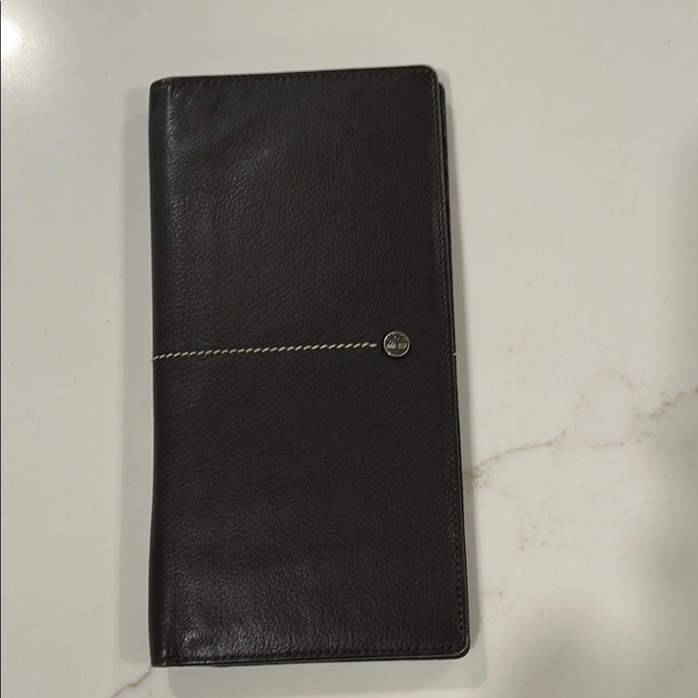 Timberland Stud travel leather wallet in dark brown